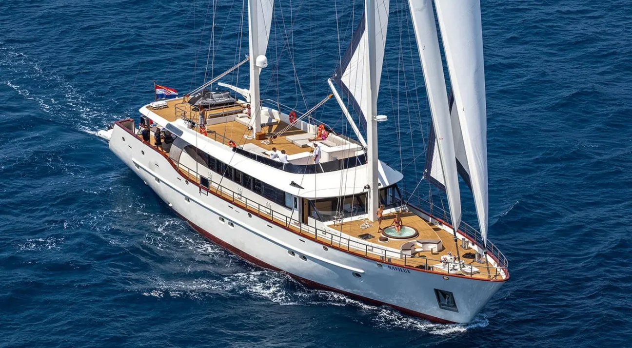 Yacht-Navilux-Croatia-Charter-Deluxe