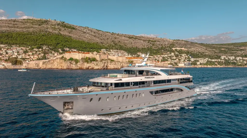 Mini cruiser freedom small cruise ship croatiamini Cruiser Freedom Small Cruise Ship Croatia