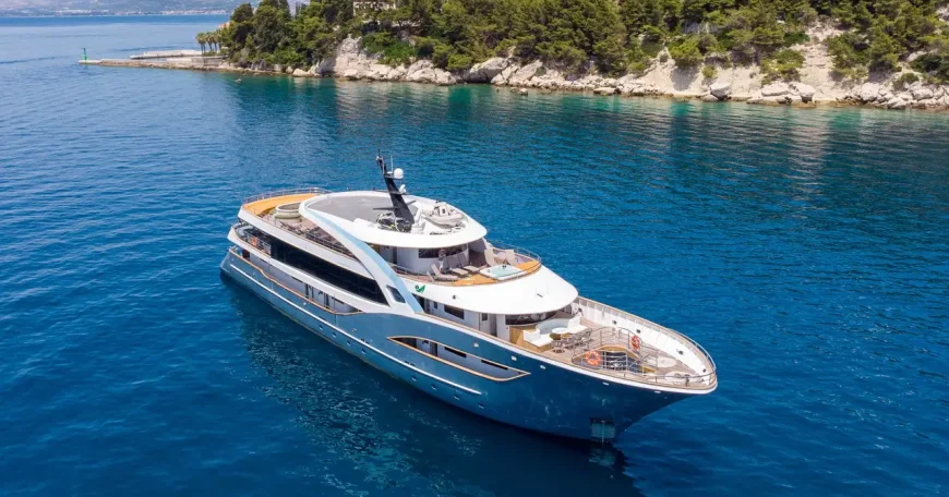 Bella Mini Cruiser Croatia Luxury Charter