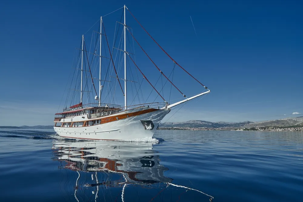 Amorena cruises croatia charter