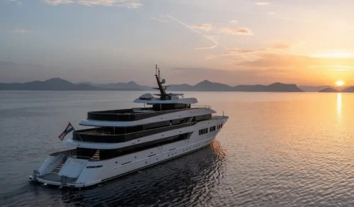 Black Swan Croatia Luxury Mini Cruiser