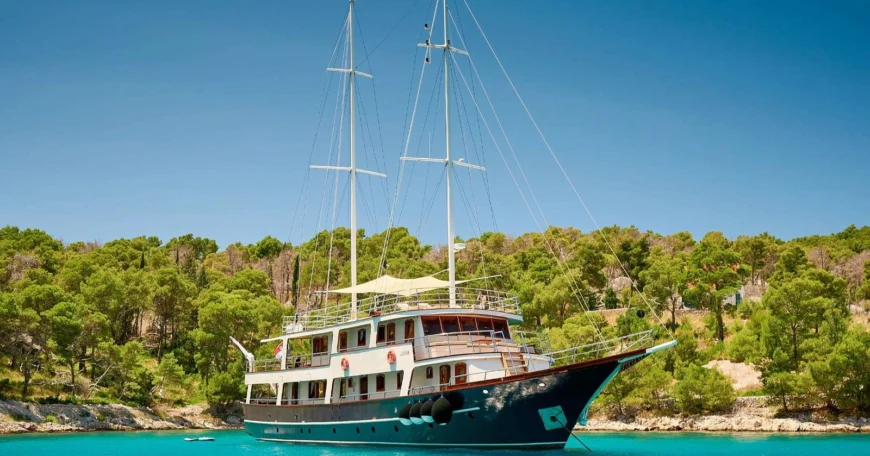 Luna Yacht Croatia Holidays Charter